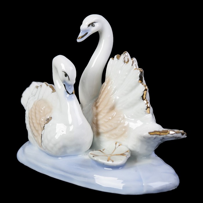 Сувенир керамика под фарфор "Лебединая песнь" 11х4,5х7,4 см