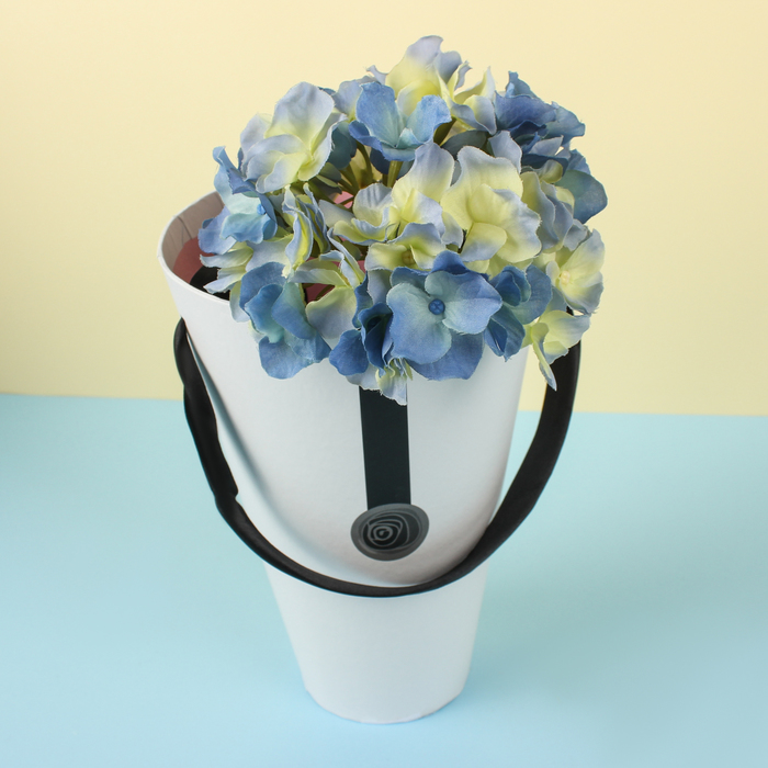 Конус для цветов 13 х 13 х 20 см