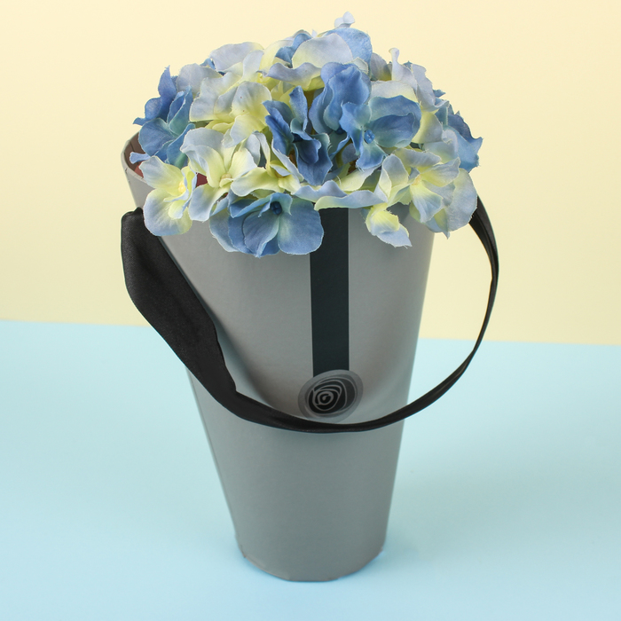 Конус для цветов 13 х 13 х 20 см