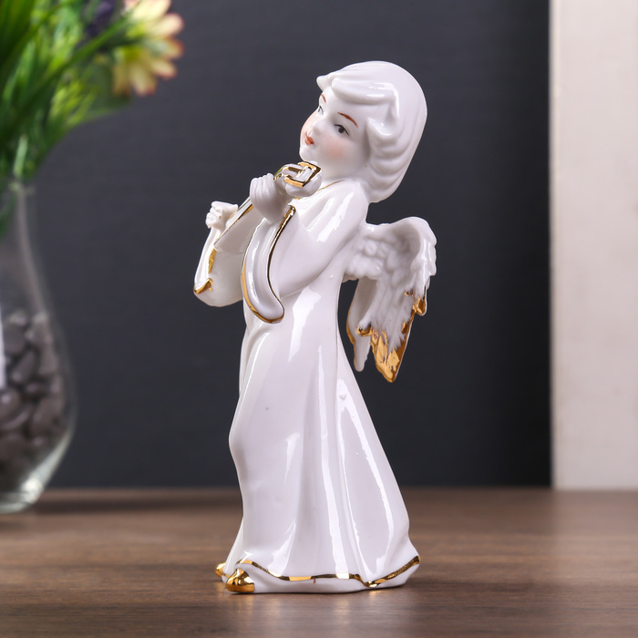 Сувенир керамика под фарфор "Ангел с музыкальным инструментом" белый с золотом 15х8х7 см