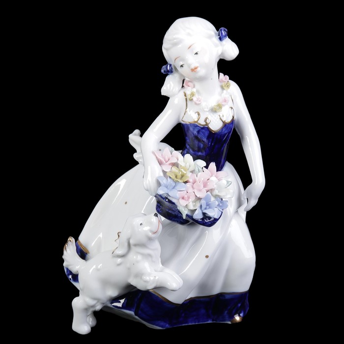 Сувенир керамика под фарфор "Девочка с корзиной цветов и щенком" кобальт 20х13х10 см