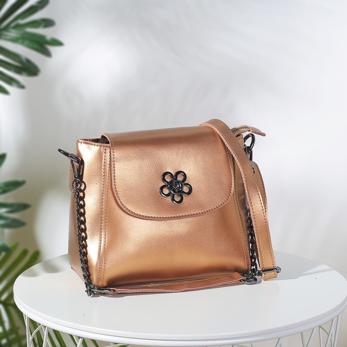 Сумка женская, отдел с перегородкой на молнии, наружный карман, длинный ремень, цвет золотой