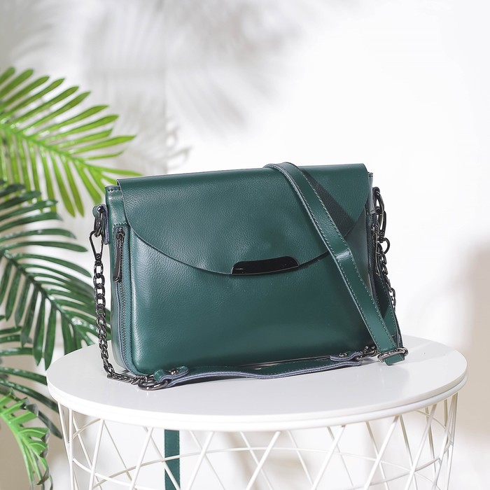 Сумка женская, отдел с перегородкой на молнии, 3 наружных кармана, длинный ремень, цвет зелёный