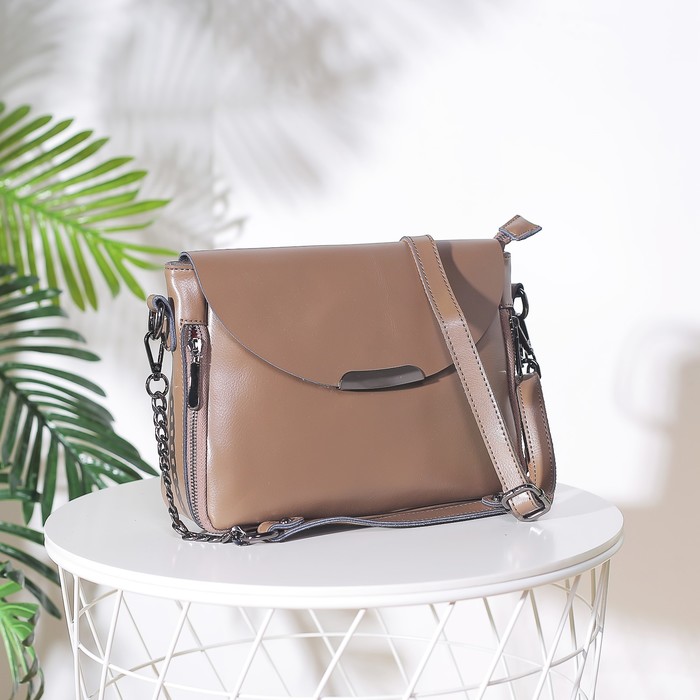 Сумка женская, отдел с перегородкой на молнии, 3 наружных кармана, длинный ремень, цвет бежевый