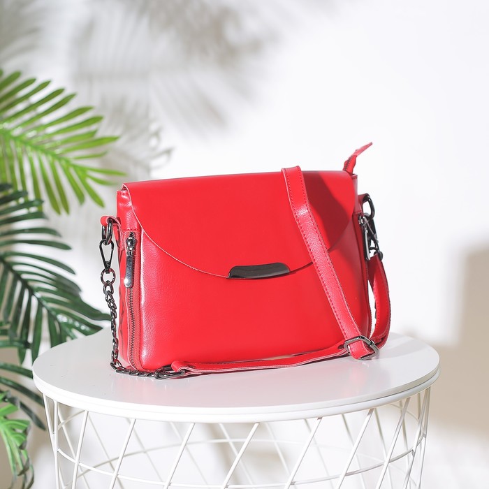 Сумка женская, отдел с перегородкой на молнии, 3 наружных кармана, длинный ремень, цвет красный