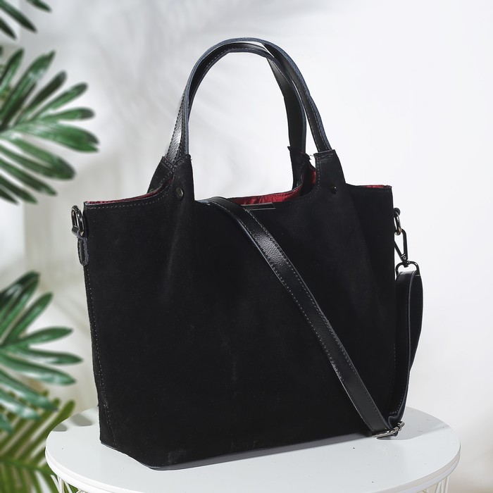 Сумка женская, замша, отдел с перегородкой на молнии, 3 наружных кармана, длинный ремень, цвет чёрный