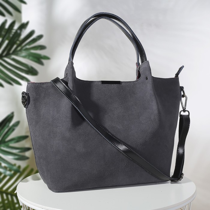 Сумка женская, замша, отдел с перегородкой на молнии, 3 наружных кармана, длинный ремень, цвет серый