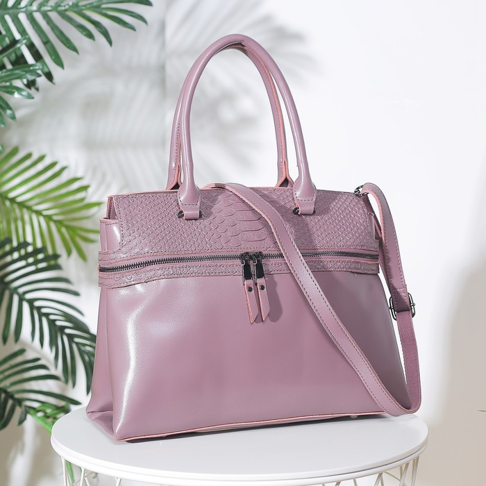 Сумка женская, отдел на молнии, 2 наружных кармана, длинный ремень, цвет пудровый