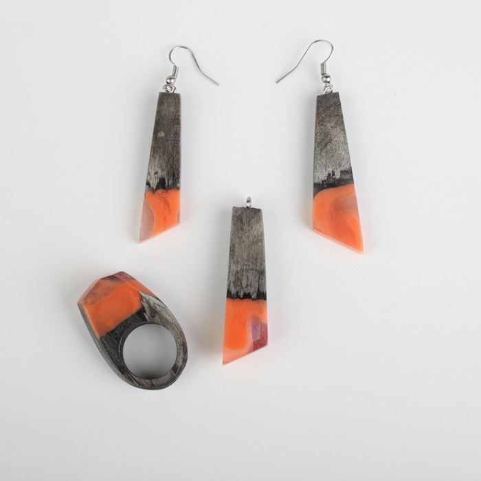 Набор "Меркурий", 3 предмета: кольцо, серьги, кулон, из дерева и смолы