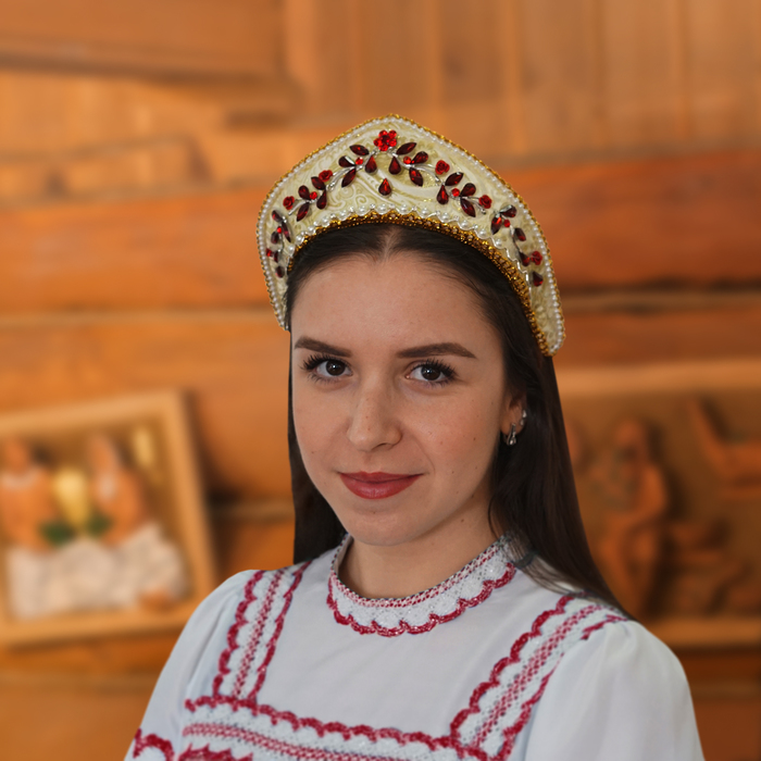 Кокошник "Венец с камнями - 2" серебро, камни красные