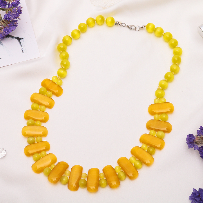 Колье "Кошачий глаз" пластина через шарики, цвет жёлтый, 45 см