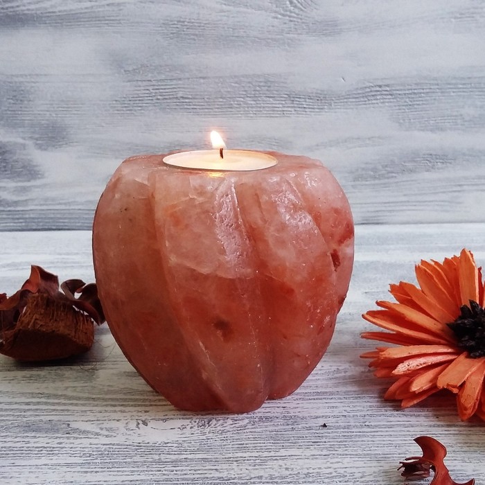 Подсвечник со свечой "Спираль" красная соль Пакистан 9х9х9 см