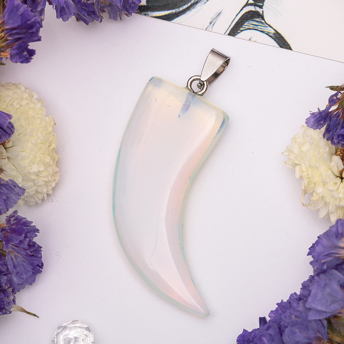 Подвеска клык "Лунный камень"