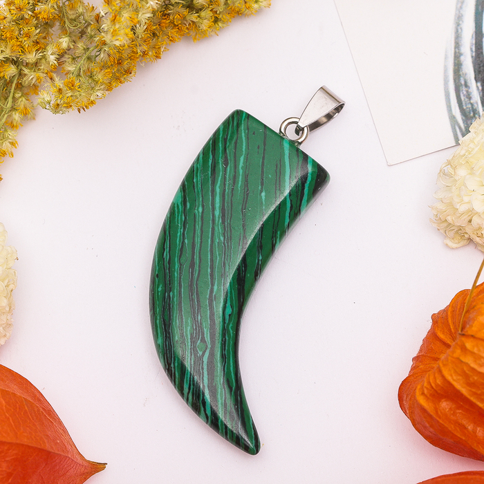 Подвеска клык "Малахит"
