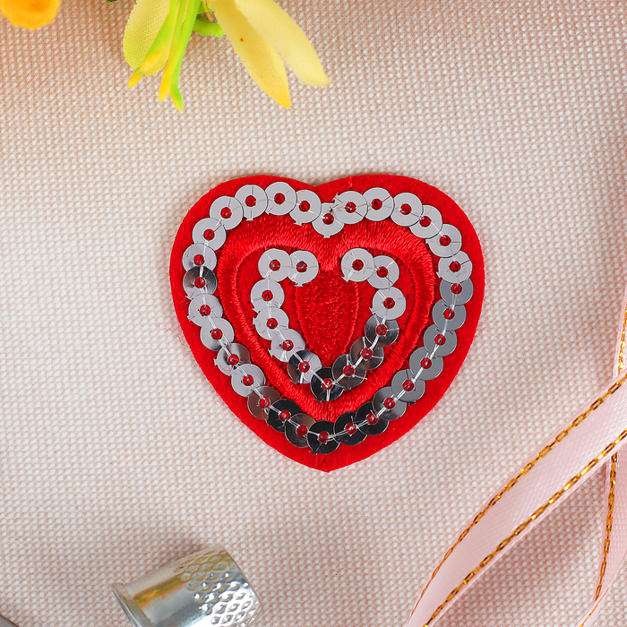 Термоаппликация "Сердце" 4,3*4,5см, с пайетками, цвет красный