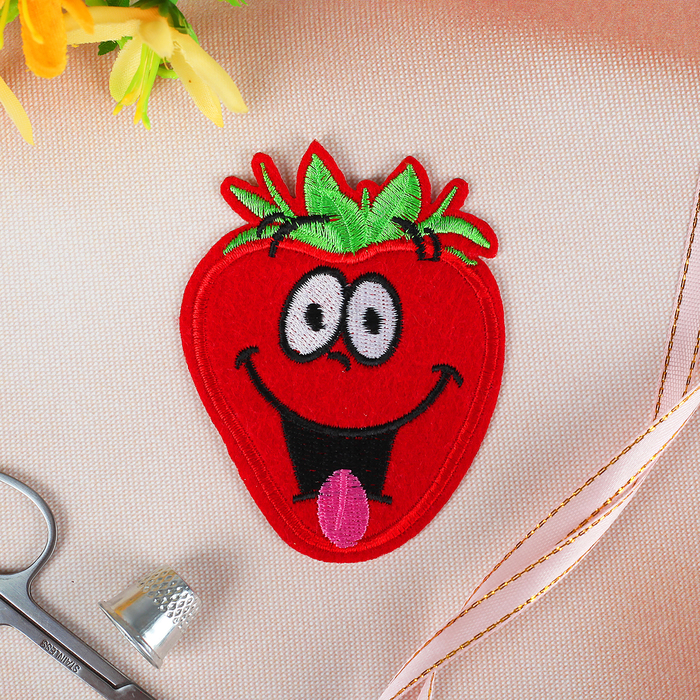 Термоаппликация "Клубничка", 9*7см, цвет красный