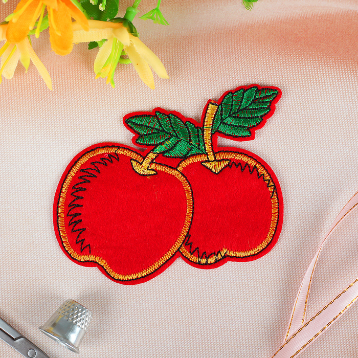 Термоаппликация "Яблоки", 7,5*8,5см, цвет красный