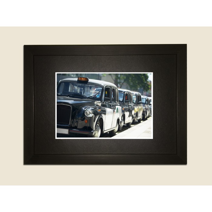 Картина в дизайнерской раме "Ретро автомобили" серии Black, 40х30см