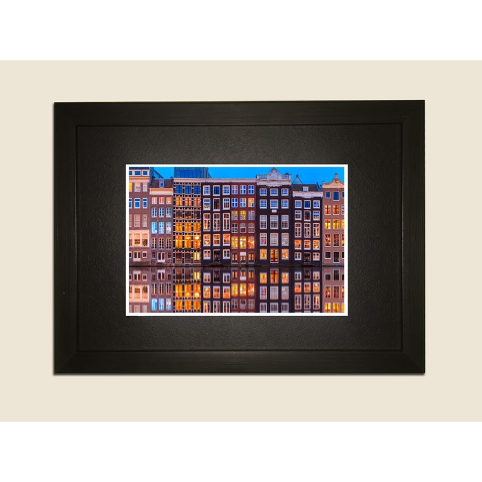 Картина в дизайнерской раме "Многоквартирные дома Амстердама" серии Black, 40х30см