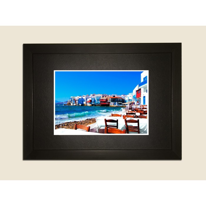 Картина в дизайнерской раме "Кафе на берегу моря" серии Black, 30х20см