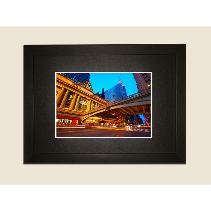 Картина в дизайнерской раме "Город, мосты" серии Black, 30х20см