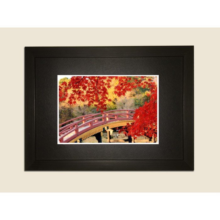 Картина в дизайнерской раме "Японский мост" серии Black, 30х20см