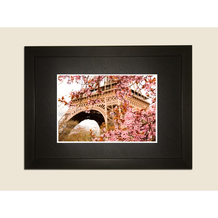 Картина в дизайнерской раме "Эйфилева башня в Париже" серии Black, 40х30см
