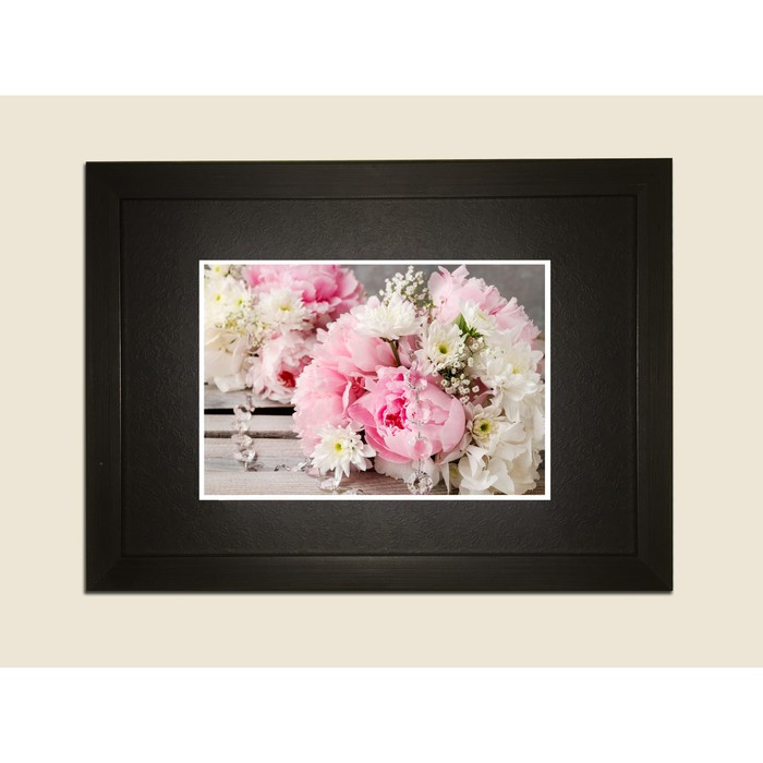 Картина в дизайнерской раме "Свадебный букет" серии Black, 40х30см