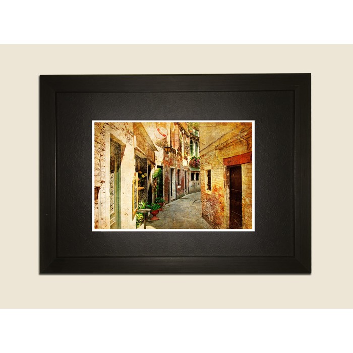 Картина в дизайнерской раме "Узкая итальянская улочка" серии Black, 40х30см