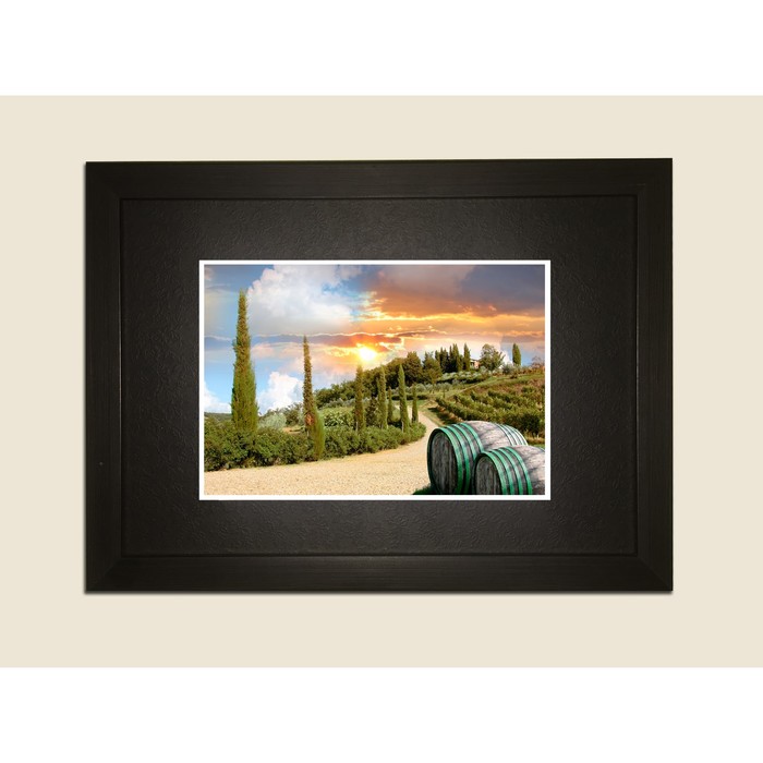 Картина в дизайнерской раме "Винные бочки" серии Black, 30х20см