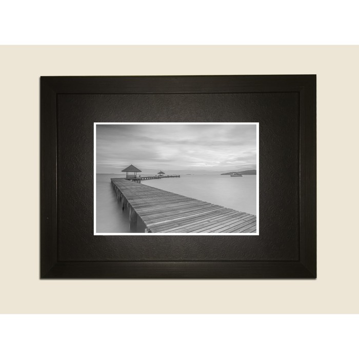 Картина в дизайнерской раме "Озеро на закате" серии Black, 30х20см