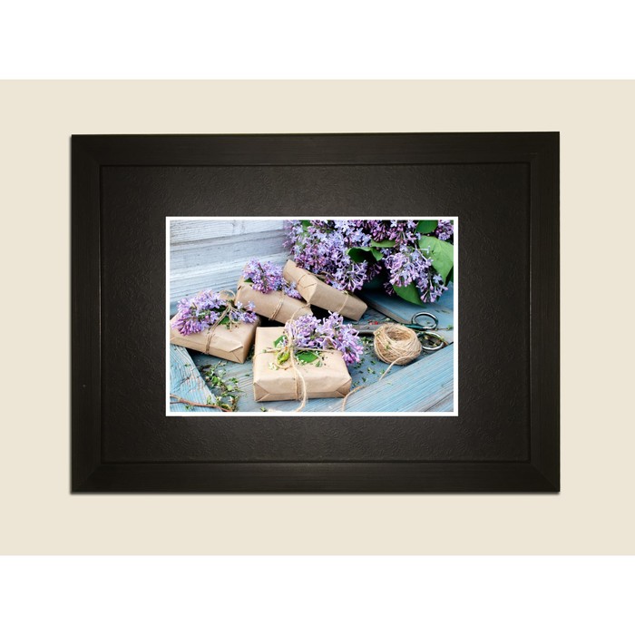 Картина в дизайнерской раме "Французский подарок. Сирень" серии Black, 30х20см