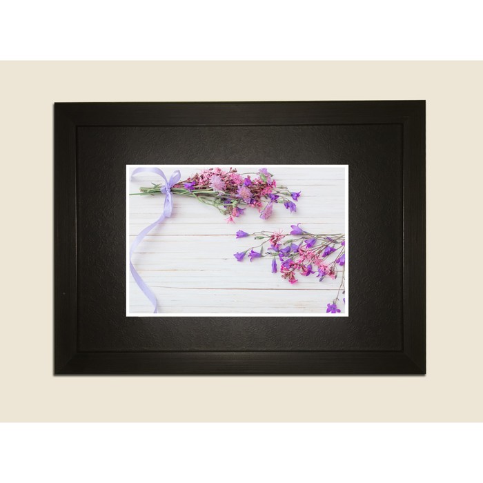 Картина в дизайнерской раме "Букет с колокольчиками" серии Black, 30х20см