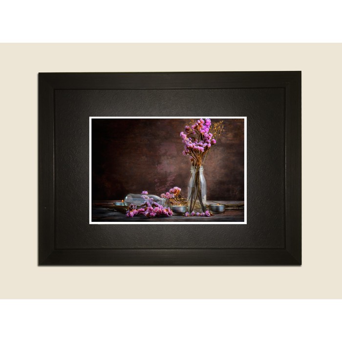 Картина в дизайнерской раме "Стильная цветочная композиция" серии Black, 40х30см