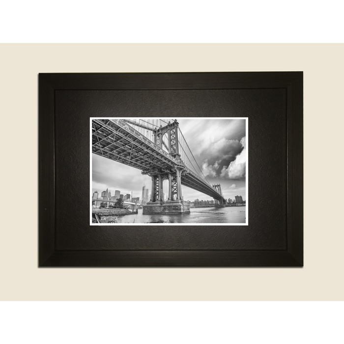 Картина в дизайнерской раме "Мост над рекой" серии Black, 30х20см