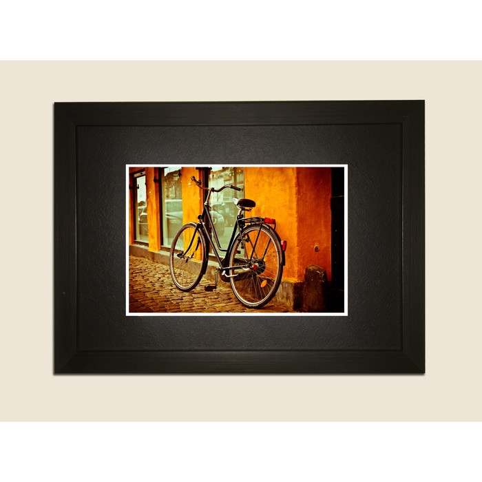 Картина в дизайнерской раме "Велосипед" серии Black, 40х30см