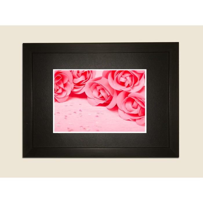 Картина в дизайнерской раме "Розовые розы" серии Black, 30х20см