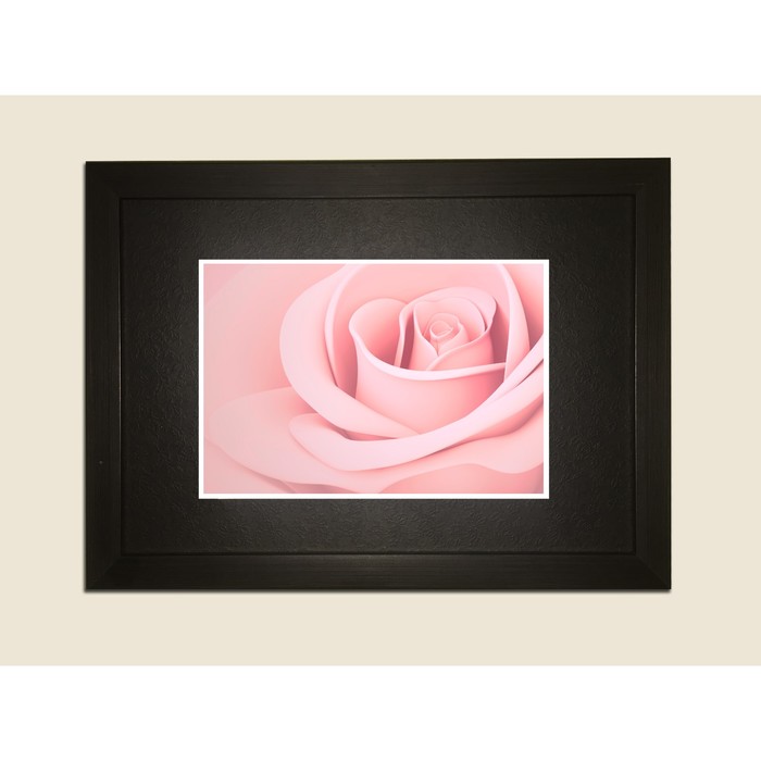 Картина в дизайнерской раме "Сиреневая роза" серии Black, 40х30см
