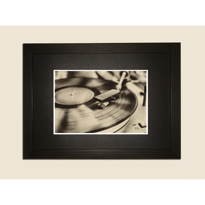 Картина в дизайнерской раме "Винтажная пластинка" серии Black, 40х30см