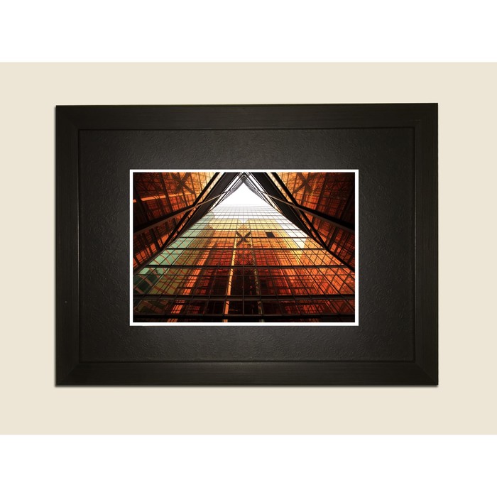 Картина в дизайнерской раме "Небоскрёб" серии Black, 40х30см