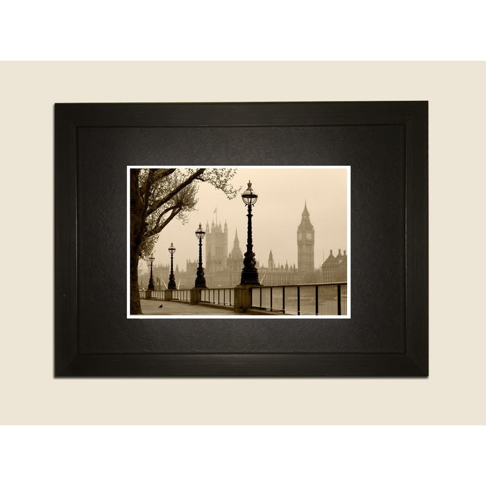 Картина в дизайнерской раме "Лондон, улица, фонари" серии Black, 40х30см