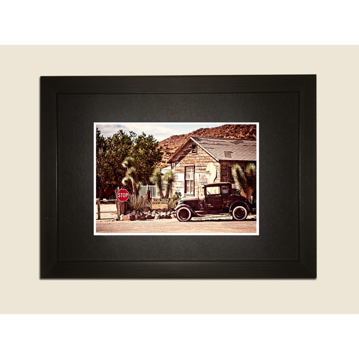 Картина в дизайнерской раме "Чёрная машина" серии Black, 40х30см