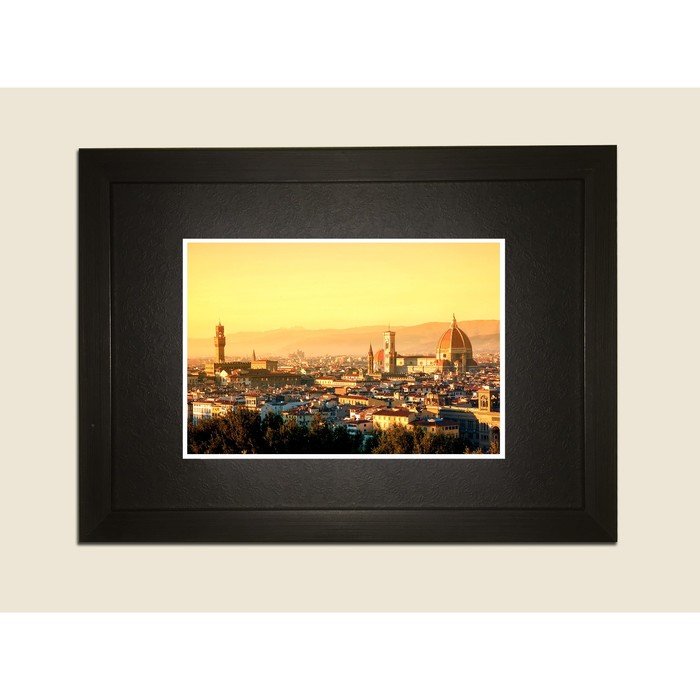 Картина в дизайнерской раме "Панорама города" серии Black, 40х30см