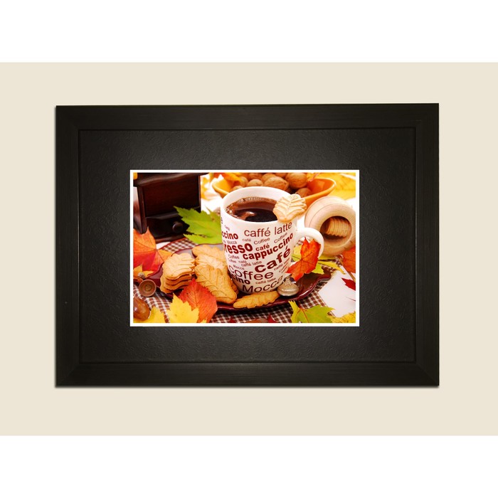 Картина в дизайнерской раме "Согревающая осенняя чашка чая" серии Black, 40х30см