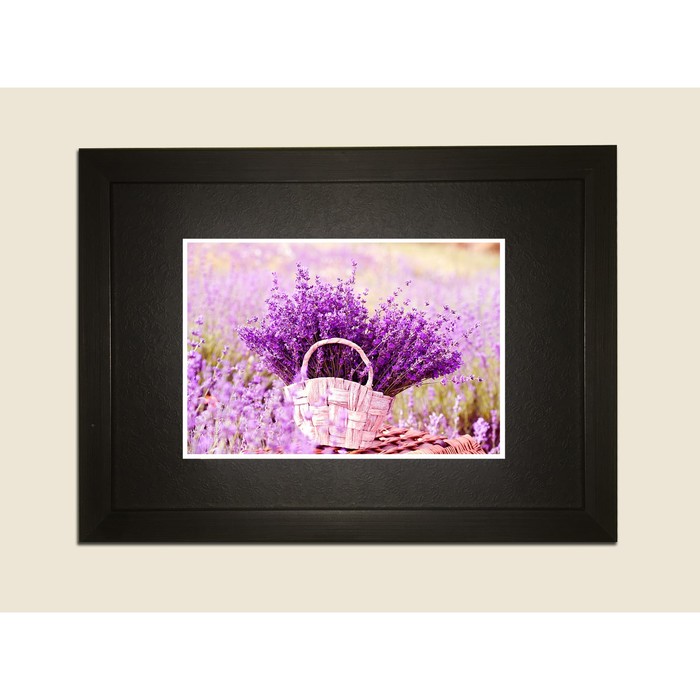 Картина в дизайнерской раме "Корзина с лавандой" серии Black, 30х20см