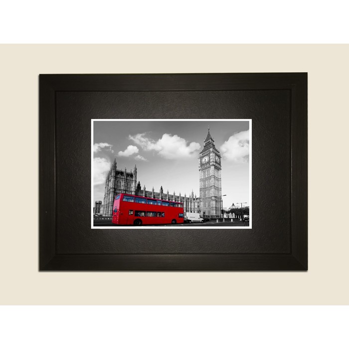 Картина в дизайнерской раме "Красный лондонский автобус" серии Black, 30х20см