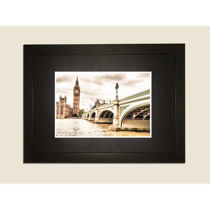 Картина в дизайнерской раме "Биг Бен на фоне моста" серии Black, 40х30см