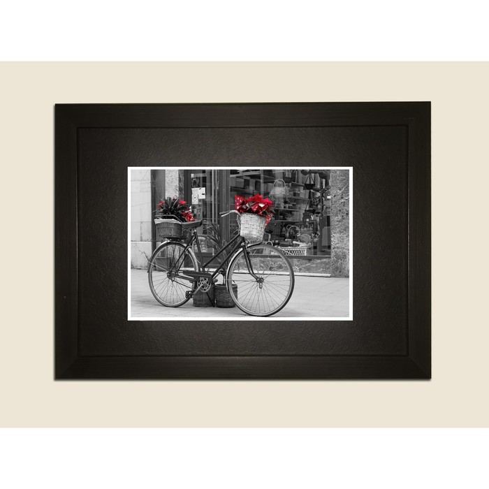 Картина в дизайнерской раме "Велосипед в Англии" серии Black, 30х20см