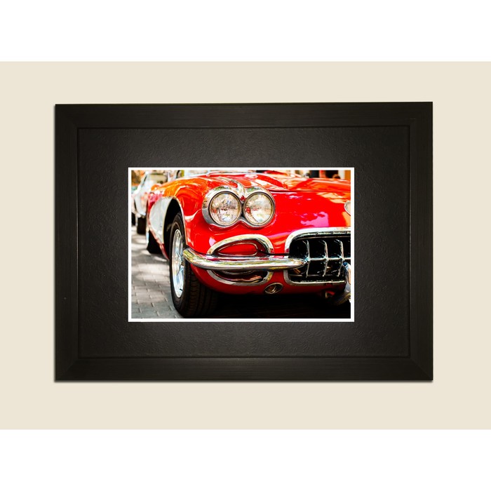 Картина в дизайнерской раме "Красное авто" серии Black, 40х30см