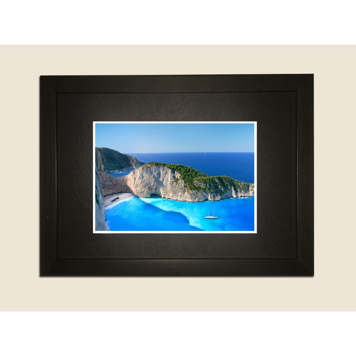 Картина в дизайнерской раме "Лазурная вода" серии Black, 40х30см